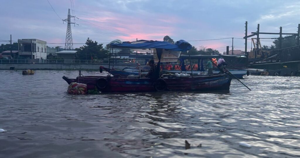 Can Tho floating market sunrise