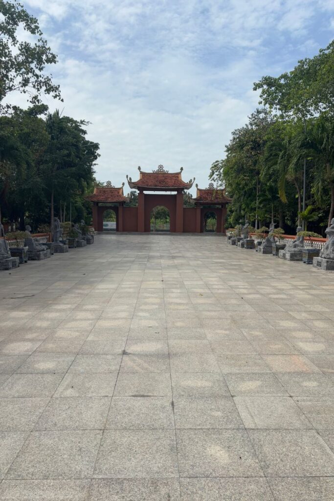 Entrance gate and peaceful walkway at Trúc Lâm Phương Nam Zen Monastery, one of the most serene Can Tho attractions to visit.