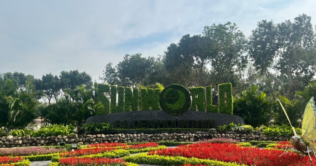 The Sun World Ba Den Mountain Sign 