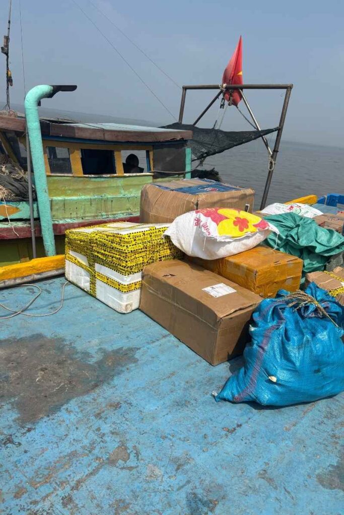 Loading the Thanh An Island ferry up with stuff